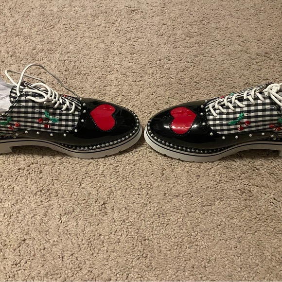 Betsey Johnson Abbott Black and White Heart and cherries oxfords - Picture 6 of 8